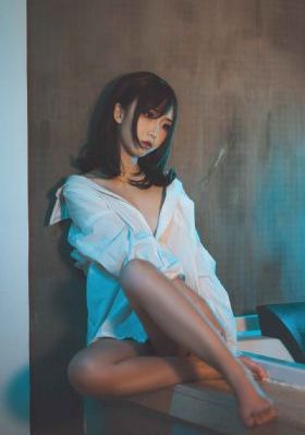 《年轻的女仆》在线观看